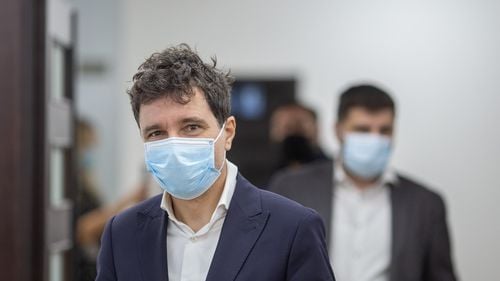 Nicuşor Dan, întrebat dacă este „antivaccinist”: Nicidecum! După cum știți, sunt om de știință. Mi-am vaccinat fetița. Nu m-am vaccinat pentru că am trecut prin COVID-19. Mă voi vaccina și în momentul acela veți afla