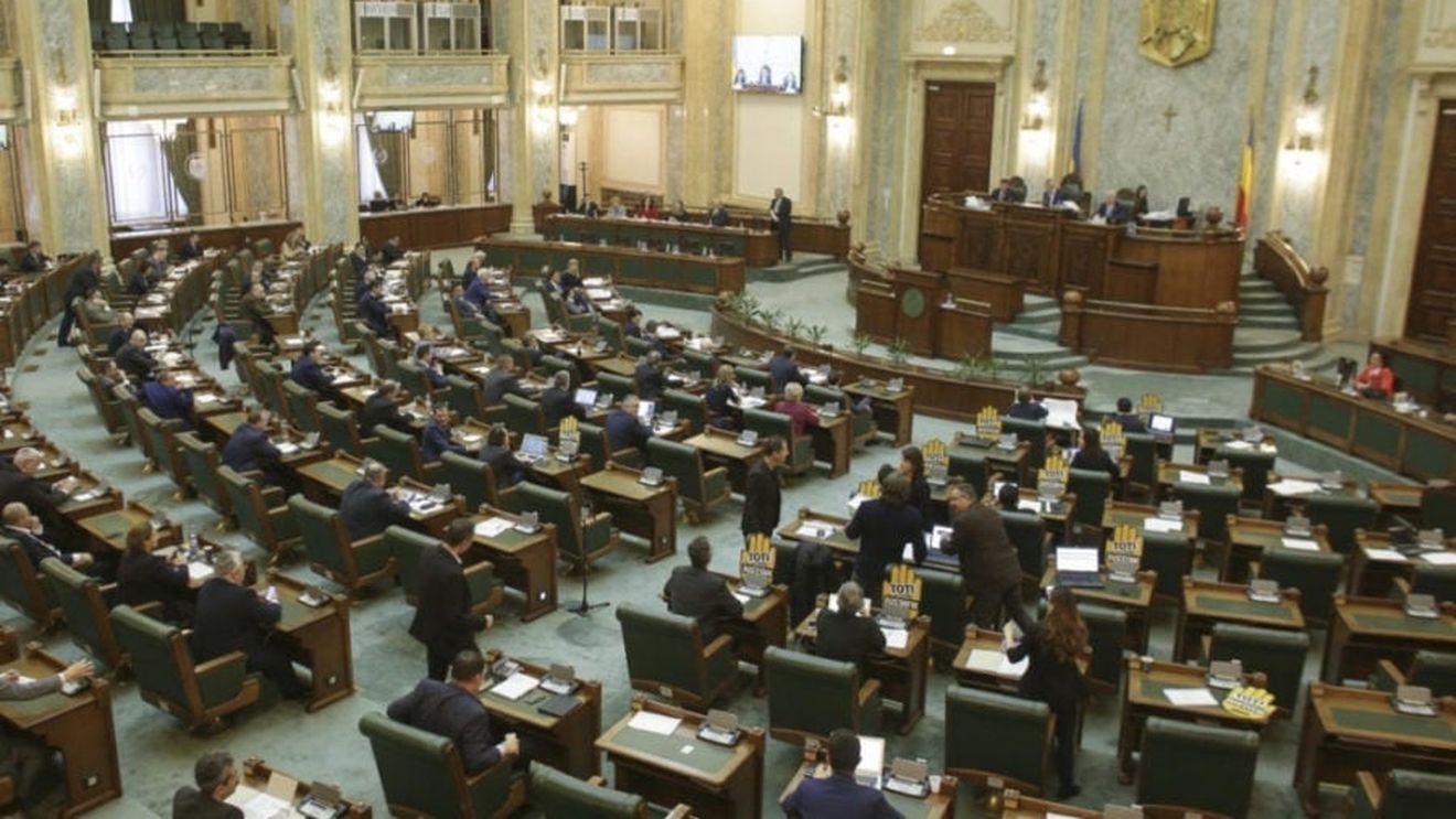 BREAKING Legea pensiilor, adoptată pe repede-înainte de Senat, după contre în comisii și în plen. Impact bugetar de 25 miliarde lei. Sursa banilor: încă necunoscută /Dragu, USR: Legea vine la pachet cu creșteri de taxe și impozite usturătoare