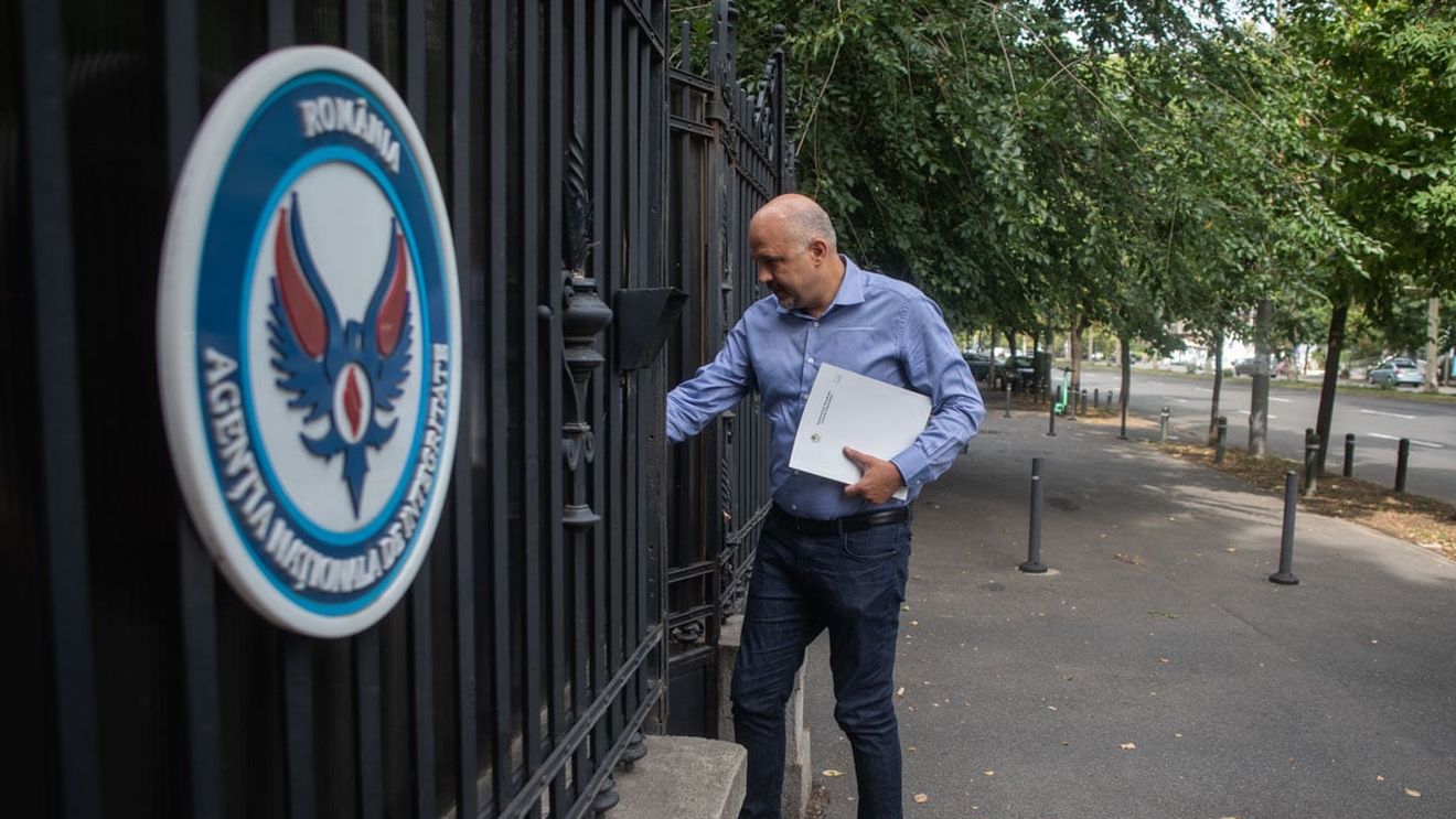 Deputatul USR Emanuel Ungureanu a depus plângere penală împotriva premierului Ilie Bolojan pe motiv că nu organizează alegeri pentru Primăria București, unde vrea să candideze Cătălin Drulă. Ungureanu: E inițiativa mea, nu a USR