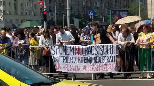 GALERIE FOTO Festivalul lozincilor de la marele protest al profesorilor care ironizează proiectul ”România Educată”: Anul viitor la vot, o să plătiți pentru tot / Vrem mai mult bănet! Brutul îl vrem net