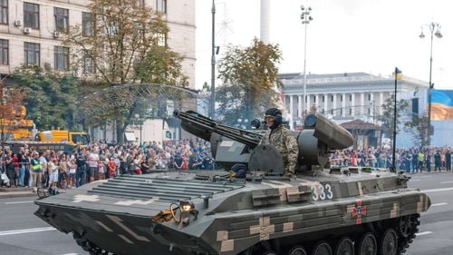 Cum folosesc ucrainenii un vehicul de luptă sovietic modernizat, numit „Nike”, pe malul râului Nipru: ziua dispare în pământ, iar noaptea hărțuiește pozițiile rusești