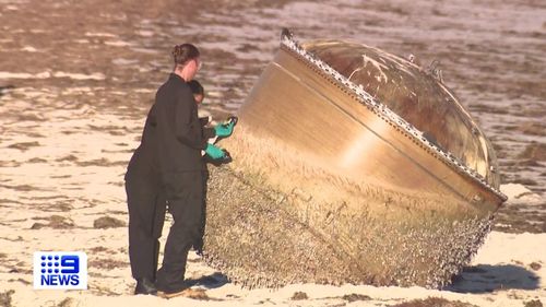 VIDEO Obiectul misterios descoperit pe o plajă izolată din Australia, identificat ca fiind un deşeu spaţial