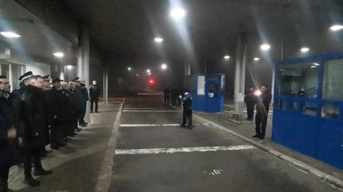 VIDEO&FOTO Revelion pentru istorie la frontiera româno-maghiară de la Cenad. Barierele au fost ridicate, gheretele au fost închise, iar polițiștii de frontieră s-au retras