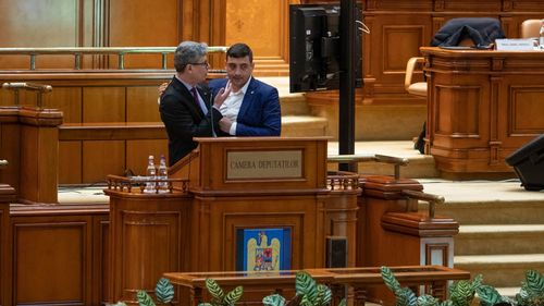 Moşteanu: Extremiştii de la AUR l-au agresat pe ministrul Energiei / Un partid fascist, cu lideri asumaţi drept admiratori ai unor criminali de război, continuă să aplice metodele învăţate de la idolii lor fascişti: anarhie şi violenţă
