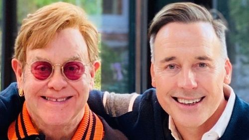 Căsătoriile între persoane de acelaşi sex: Elton John a denunţat "ipocrizia Vaticanului", asigurând că Sfântul Scaun a finanţat o parte din filmul său biografic, în care este prezentată căsătoria sa cu David Furnish