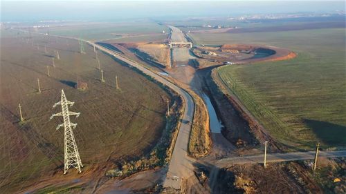 OFICIAL Compania de Drumuri reziliază toate cele trei mari contracte cu italienii de la Tirrena Scavi: Primul lot al Drumului Expres Craiova – Pitești unde șantierul e părăsit din vară, Pasajul Cernica și Centura Timișoara Sud. Un alt eșec major pentru infrastructura mare în mandatul ministrului Grindeanu, dar un semnal pentru constructorii neserioși