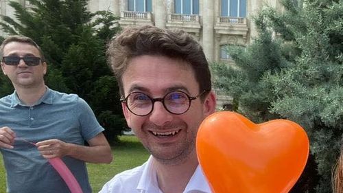 Iulian Bulai anunță începerea votării la USR PLUS, ”cel mai plictisitor partid din România”: Unul are nume de dac autentic, unul de profet si al doilea de mare mucenic/ Toţi trei au emoţii. Unul va câştiga. Toţi trei vor aplauda