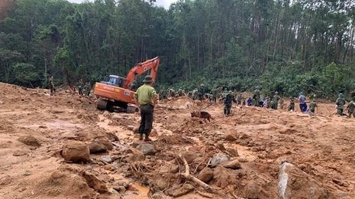 Autorităţile din Vietnam au descoperit trupurile neînsufleţite a 12 salvatori îngropaţi de o alunecare de teren şi au confirmat decesul altor patru persoane, bilanţul total în urma furtunilor şi inundaţiilor din ţară ajungând la 49 de victime