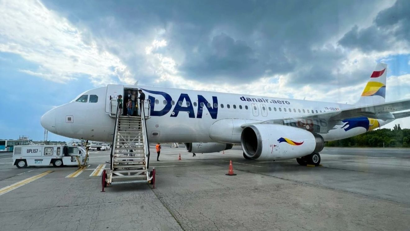 Cursa aeriană Brașov-Malaga a fost suspendată / Operatorul DAN Air dă vina pe programul Aeroportului Brașov / Peste 2.500 de pasageri vor fi afectați de această decizie