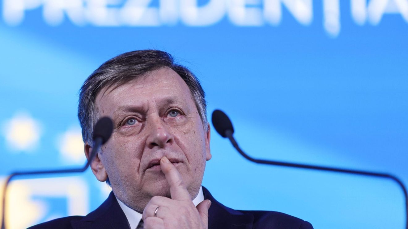Crin Antonescu răspunde solicitării Elenei Lasconi privind retragerea din cursa prezidenţială: „Îi mulţumesc că mă consideră înţelept, sunt într-adevăr înţelept, nu mă retrag”