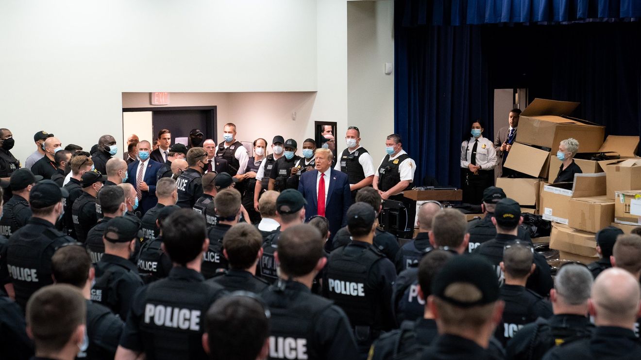 Donald Trump anunță că nu va avea loc nicio desființare a poliției după ce consilierii locali din Minneapolis au votat destructurarea departamentului din oraş