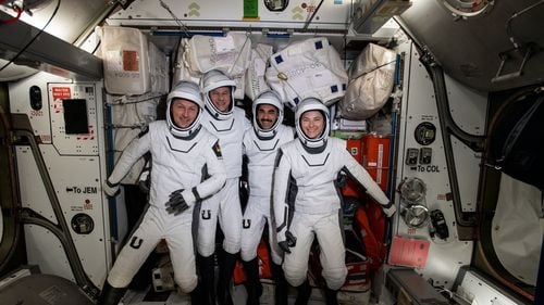 Astronauţii blocaţi pe Stația Spațială Internațională, aşteptaţi să revină marţi seară pe Terra