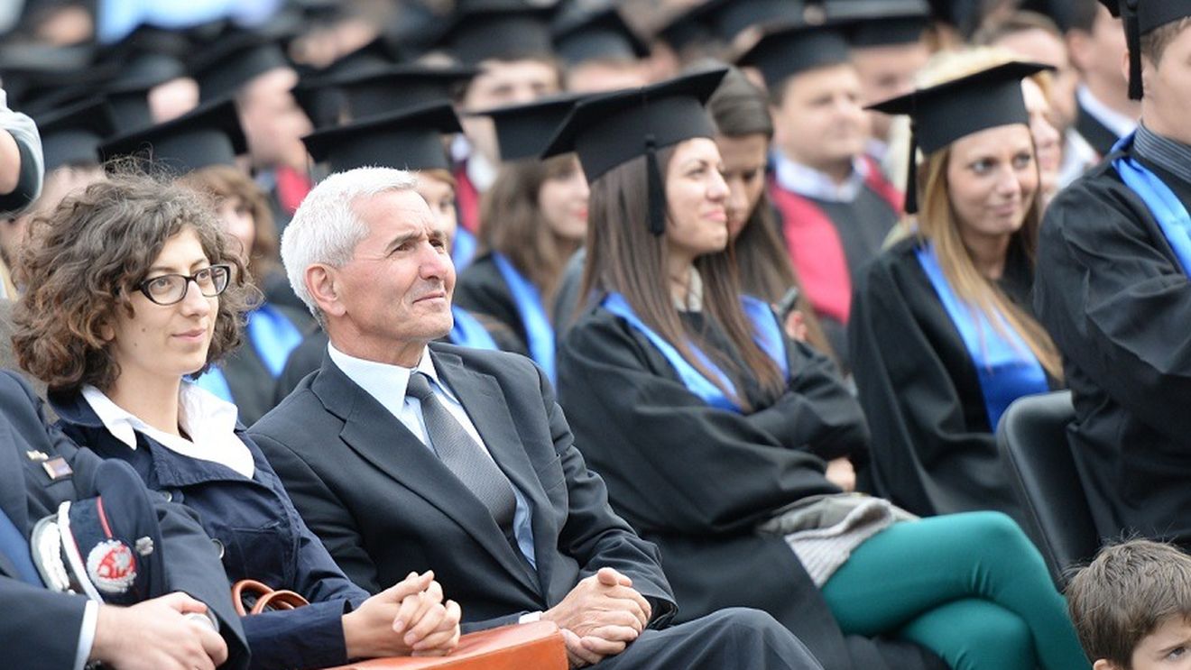 Directorul de universitate de stat cu venituri de bancher. Doar sporul lunar se ridică la 10.000 de lei. Angajatul care a dezvăluit valoarea sporului, cercetat disciplinar
