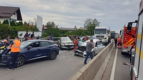 Accident în lanţ pe DN1, la Bărcăneşti / Trafic blocat şi deviat pe sensul către Bucureşti
