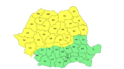 Cod galben de furtuni în 30 de judeţe / Vreme rece şi precipitaţii în vest, nord şi centru până marţi