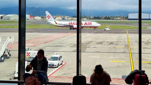 Atenţionare de călătorie pentru Italia / Vineri, grevă în transportul aerian