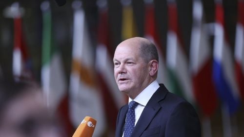 Scholz: Germania şi "alţi parteneri" poartă discuţii cu Kievul pe tema unor "viitoare angajamente în materie de securitate pentru Ucraina"