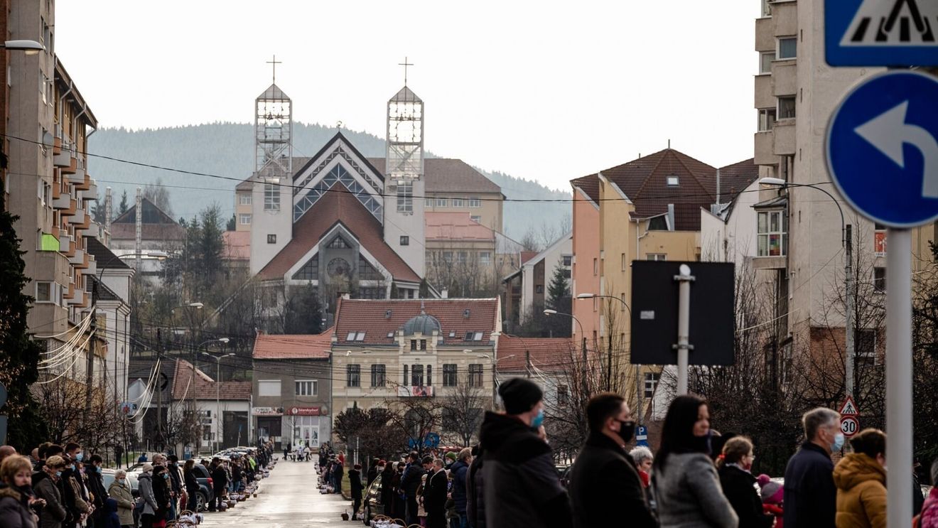 Mulţime impresionantă la tradiţionala sfinţire a bucatelor de Paştele Catolic la Miercurea-Ciuc