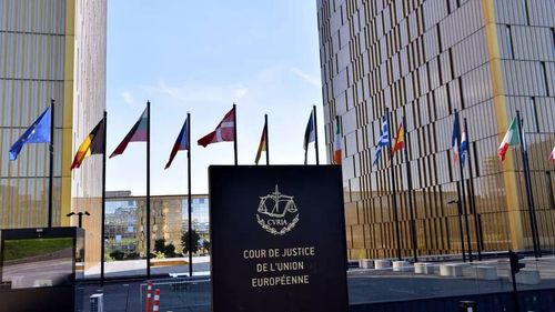 Avocatul general al Curţii de Justiţie a UE: Principiul independenţei judecătorilor, consacrat în tratatul de aderare al României la UE, se opune practicii CCR de a nu permite magistraţilor să aplice dreptul european şi să declare ilegală Secţia Specială