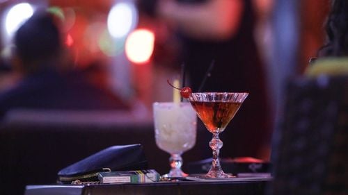 VIDEO Gilda Music Lounge de pe Lipscani, în centrul vechi al Capitalei, a fost amendată cu 25.000 de lei și închisă temporar de Protecția Consumatorului