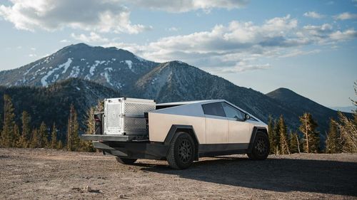 FOTO Tesla brevetează un dispozitiv gonflabil pentru aerodinamică / Acesta ar putea fi montat pe camioneta Cybertruck