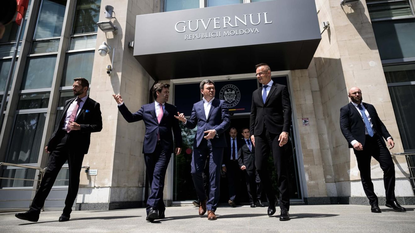 Aflat în vizită la Chişinău, ministrul de externe al Ungariei oferă Republicii Moldova 300.000 de euro pentru „consolidarea capacităţilor de apărare”