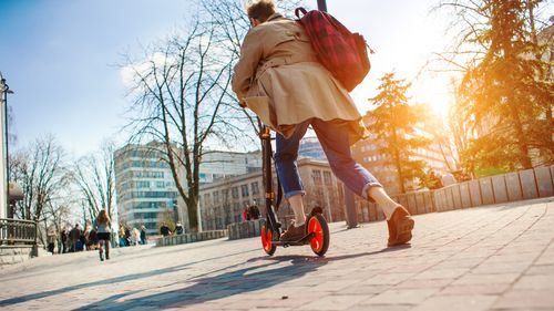 ANALIZĂ Cum funcționează sistemul de asigurări italian: cu o poliță pentru toată familia te protejezi inclusiv de daunele făcute de câine ori de copil, cu trotineta, la joacă / Asigurare specială pentru cei care se urcă băuți la volan sau pentru deținătorii de drone