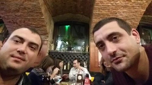 UPDATE Un jurnalist din Constanța, susținător AUR, reținut pentru că a amenințat doi procurori DNA: "O să vă calc pe cap puternic, f***-vă-n gură! Patru parlamentari am, varză vă fac!"