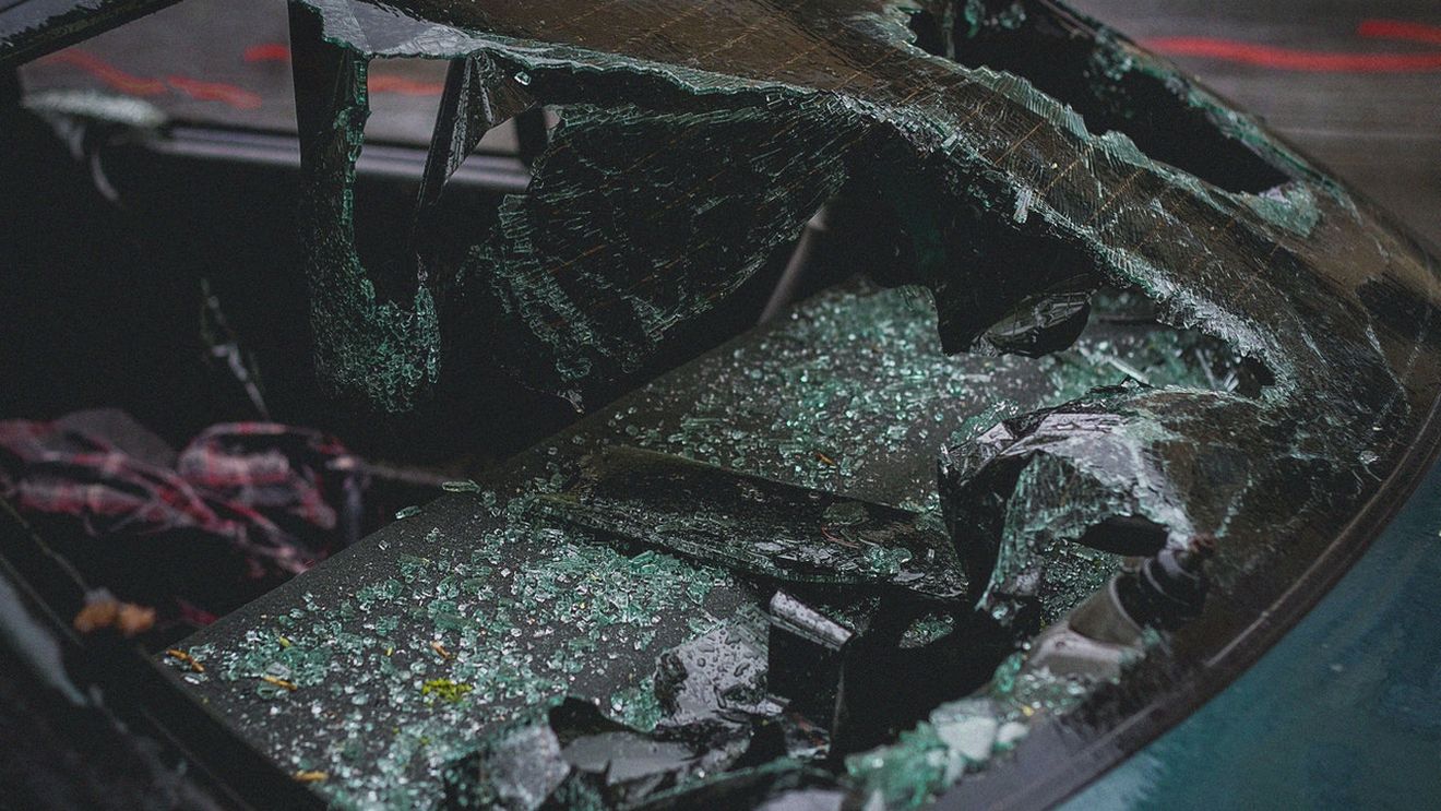 Două accidente rutiere s-au produs la câteva minute unul de altul în județul Neamț, pe Drumul European 85
