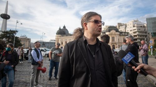Remus Cernea, apel la Nicu Covaci ca Phoenix să nu cânte la nunta lui Simion: George Simion este opusul valorilor pe care le semnifică trupa. Nu este un simplu concert, ar fi o pată întunecată, greu de șters în istoria Phoenix