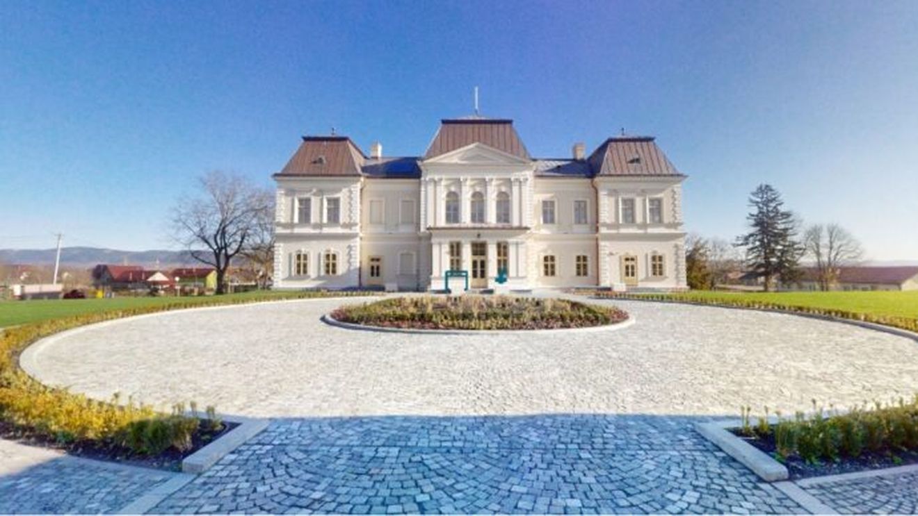 Castelul Bánffy din Răscruci (Cluj), vandalizat de vizitatori: „Scrijelesc pereții, își scriu numele” / Grupurile mai mari de vizitatori vor fi lăsate să intre, din această cauză, doar cu o cerere prealabilă