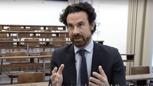 Șeful unei universități franceze de elită demisionează pe fondul acuzațiilor de violență domestică