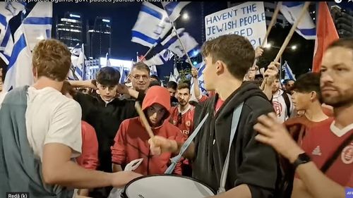 Circa 95.000 de persoane participă la un nou protest în Tel Aviv, împotriva revizuirii sistemului judiciar