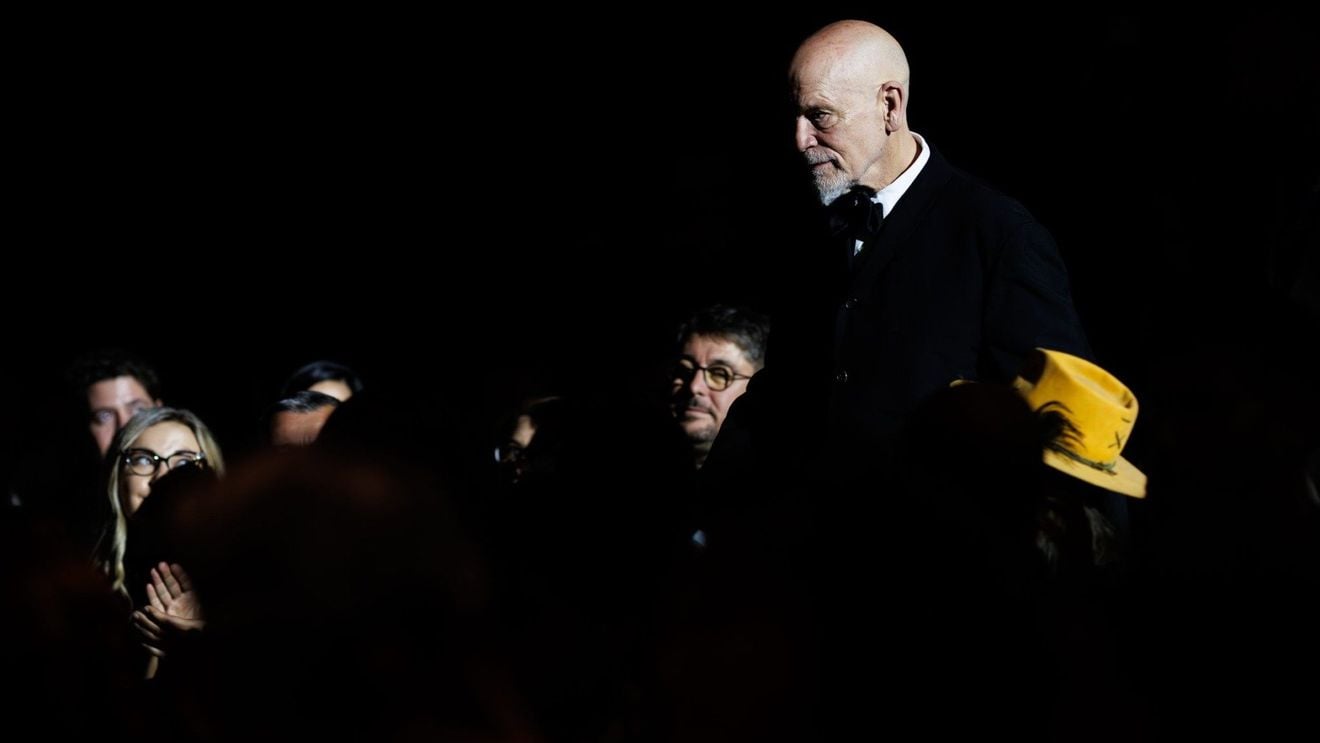 Colectivul filmului „Cravata galbenă”, regizat de Serge Ioan Celibadache, ar fi făcut presiuni asupra unei reviste de liceeni din Iași, acuzată că a publicat o recenzie care conținea un spoiler