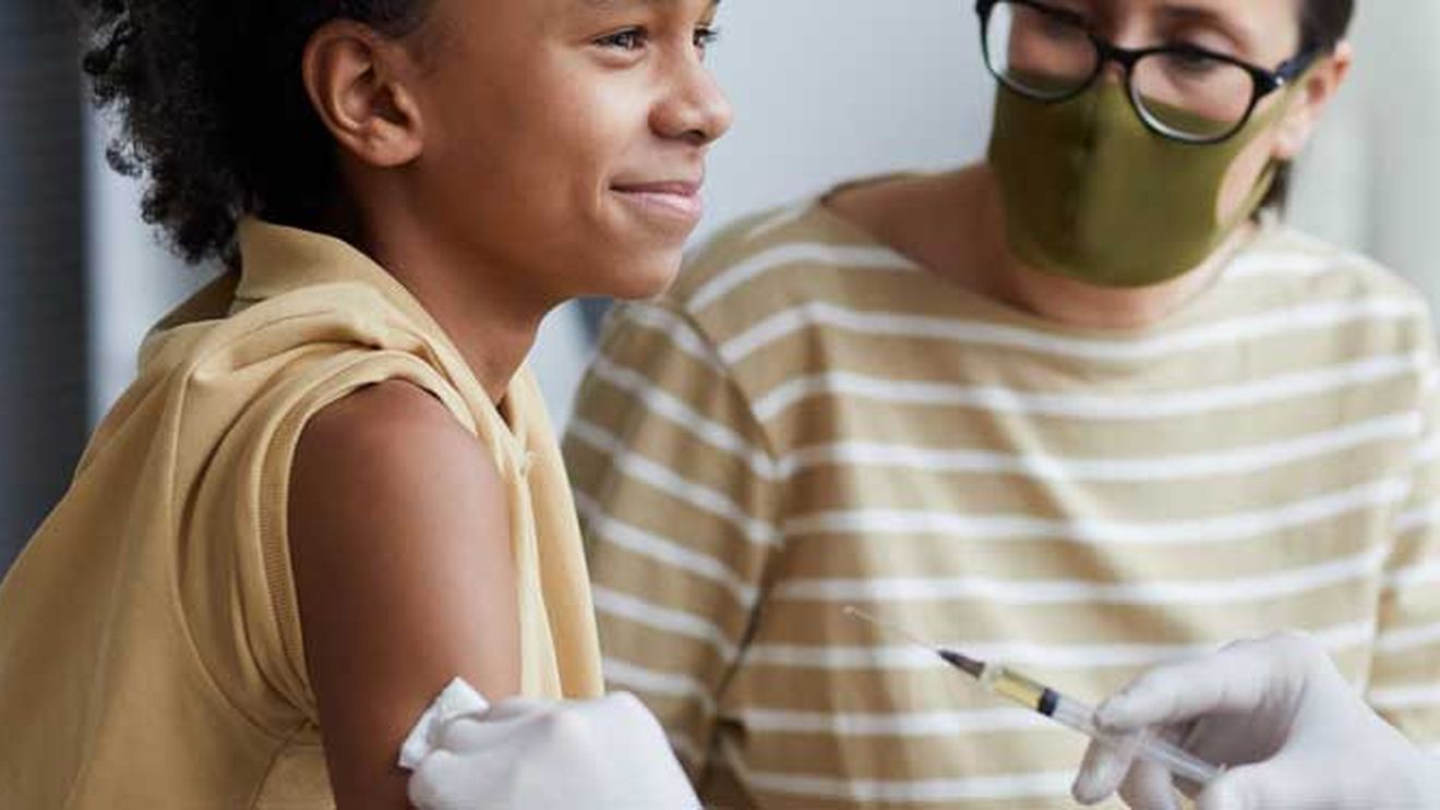 Guvernul britanic plănuiește să vaccineze anti-Covid copiii între 12 și 15 ani înaintea începerii viitorului an școlar