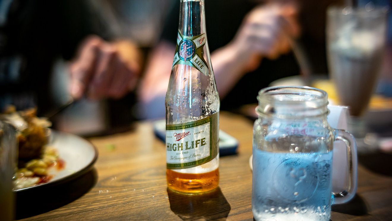 Spaghett, cocktailul verii 2025? Aperol spritz-ul crizei economice cucerește America