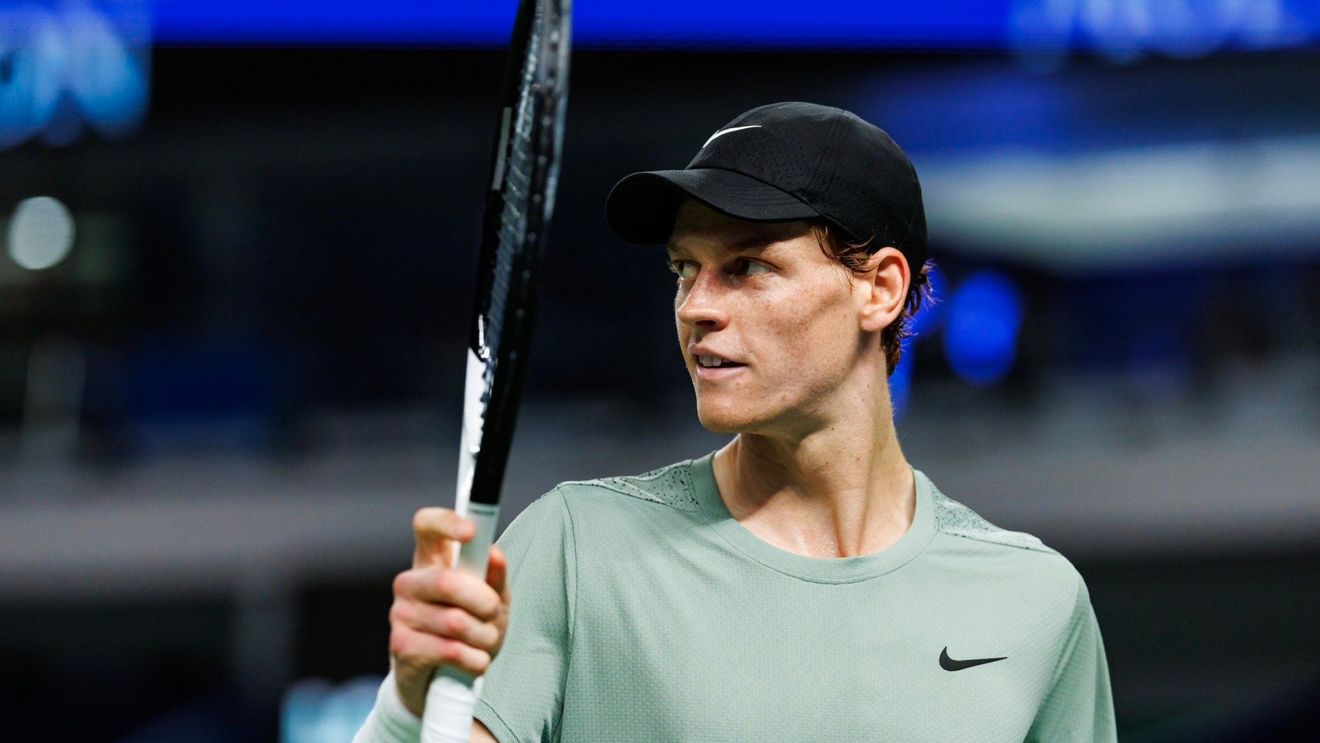 Jannik Sinner a împlinit sâmbătă 24 de ani şi a primit un cadou-surpriză de la adversarul său din semifinalele de la Cincinnati: un cartonaş Pokemon