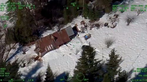 Un cuplu de americani, blocat din cauza ninsorii timp două luni într-o cabană în California