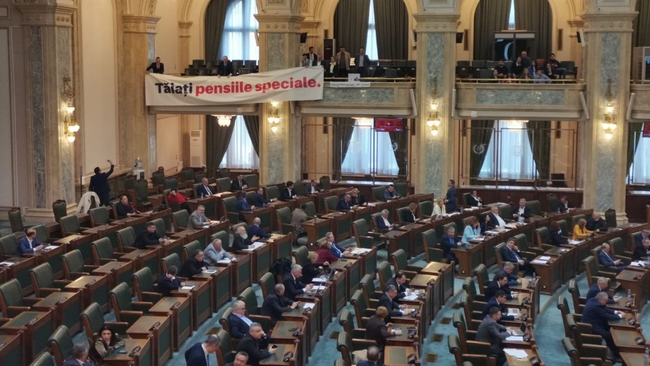 Drulă: Ciolacu blochează de un an proiectul USR de eliminare a pensiilor speciale. Statul cheltuie 35 de milioane de lei pe an, pentru 768 de foști parlamentari / Ciolacu a anunțat că s-au depus amendamentele care vor închide definitiv subiectul pensiilor speciale
