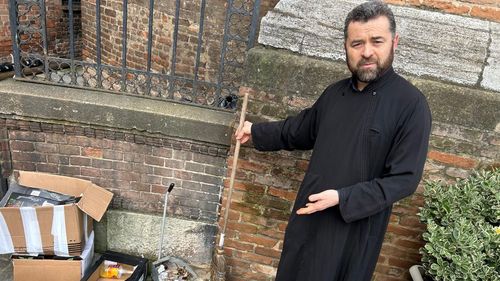 Un preot român din Italia se plânge că biserica e vandalizată în fiecare noapte / Dă vina pe nord-africani: ”Le-am spus unora dintre ei - Așa vă comportați și în moschee?”