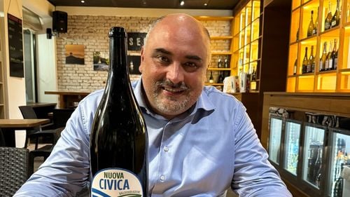 Locuitorii unei comune din Italia fug alături de primar, în fiecare joi, pentru a-l ajuta să slăbească / Primarul a ajuns la 130 de kg de la 90, la începutul mandatului