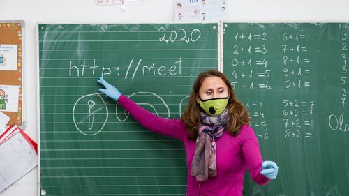 INTERVIU Diana Bosca, învățătoare într-o comunitate dezavantajată din Săcele: Din cei 30 de copii pe care-i am la clasa a II-a, doar șase se pot conecta la orele online. Anul trecut am făcut citire la telefon, când se ridică restricțiile va trebui să recapitulez din clasa I