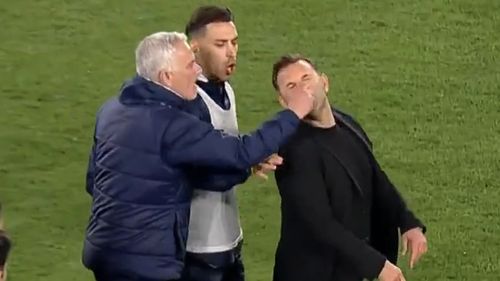 VIDEO Scandal în Turcia după ce Jose Mourinho l-a luat de nas pe antrenorul rivalei Galatasaray