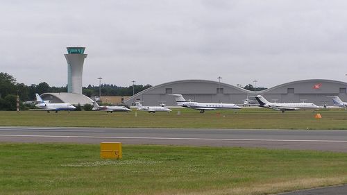Guvernul britanic va incrimina intrarea în spațiul aerian al Regatului Unit a oricărui avion deținut sau închiriat de ruși