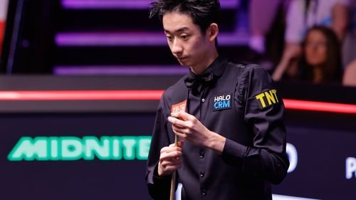 A dormit într-o cameră fără ferestre, acum le cumpără casă părinților: Povestea lui Wu Yize, noul campion mondial din snooker
