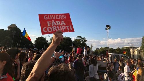 Peste 2000 de persoane au protestat în Piața Victoriei. Ana Blandiana le-a vorbit protestatarilor, comparând manifestațiile pro-justiție cu mitingurile din 1990 din Piața Universității