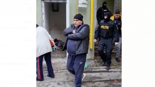 Interlopul Fane Căpățână, reținut după ce ar fi vrut să păcălească un muncitor din Sri Lanka prin metoda ”Maradona” / S-a dat drept polițist și i-a făcut control corporal