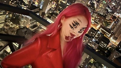 Pictorița sud-coreeană care și-a transformat trupul în pânză: Coreenii m-au apreciat după ce am cucerit SUA și Europa