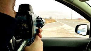 Tânăr aflat sub influența drogurilor, depistat de polițiști cu 178 km/h pe autostradă