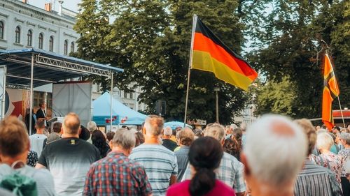 Cum modelează extrema dreaptă discursul mediatic al altor partide din Europa